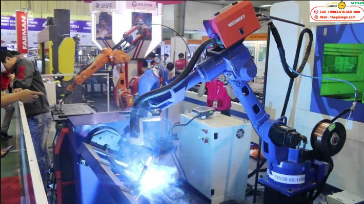 Lắp đặt Robot hàn vận chuyển dạng nâng chất lượng cao
