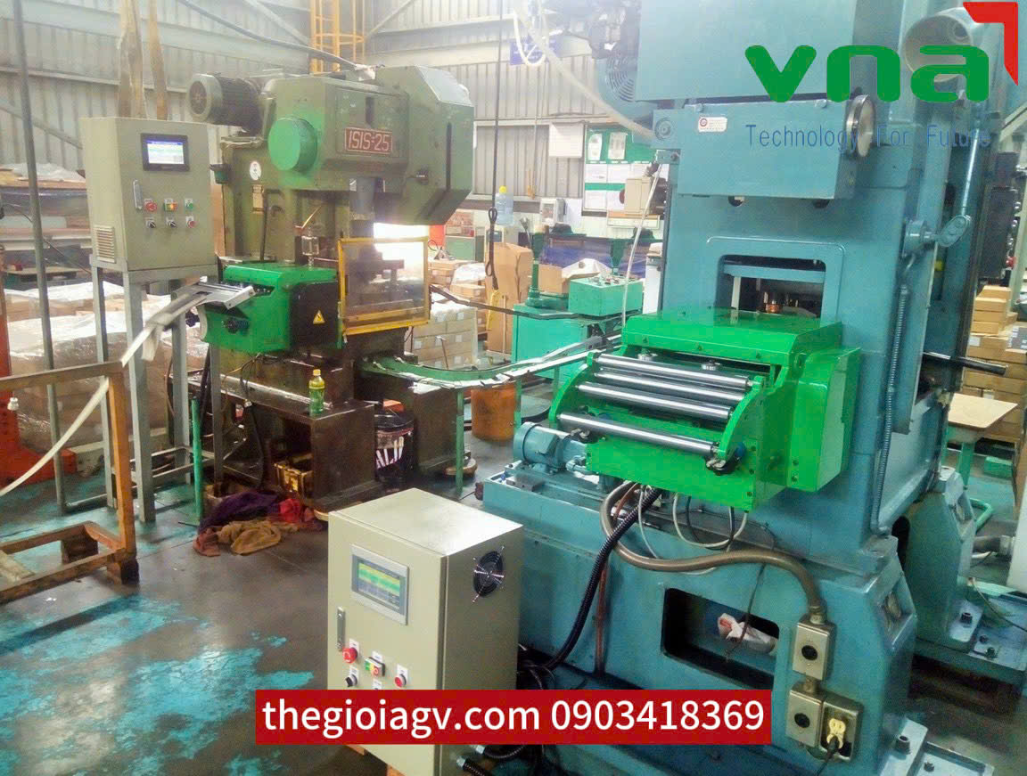 Hệ thống robot cấp phôi máy gia công